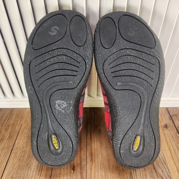 Keen Howser Wrap Womens Sz 7 Red Tartan Plaid Black Cabin Slip On Shoes 1026645 - Picture 7 of 9